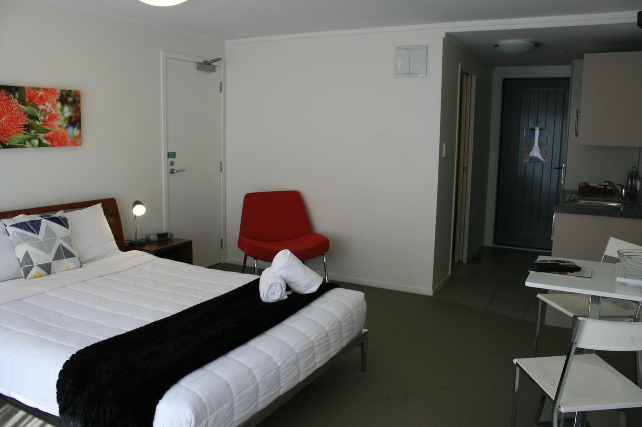 Atlas Suites And Apartments Mount Maunganui Exterior photo